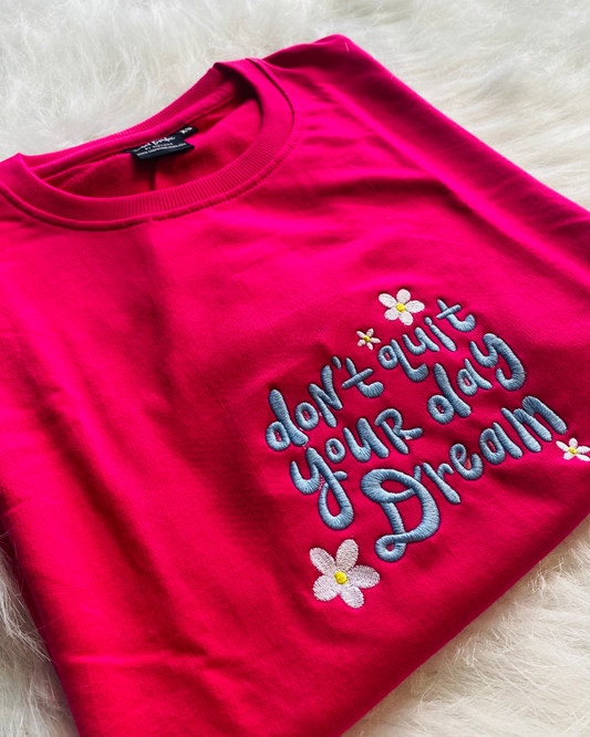 DONT QUIT YOUR DAY DREAM EMBROIDERED OVERSIZED TSHIRT IN FUSHCIA